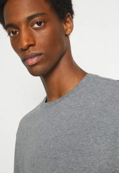 Promo 👍 Selected Homme SLHLOOSEGILMAN O NECK TEE - T-shirt Basique - Medium Grey Melange 🛒 11 Promo 👍 Selected Homme SLHLOOSEGILMAN O NECK TEE - T-shirt Basique - Medium Grey Melange 🛒 -Selected Homme Soldes Boutique 02f0ed2e977849709e45d3ac85481453