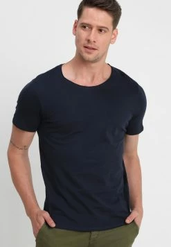 De gros 🌟 Selected Homme SLHLUKE O-NECK TEE - T-shirt Basique - Navy Blazer 👏