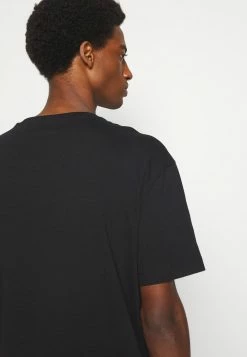 Meilleur prix ⌛ Selected Homme SLHLOOSEGILMAN O NECK TEE - T-shirt Basique - Black 🎉 -Selected Homme Soldes Boutique 050005ef39a644f784e75c6cd7441d35