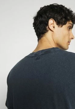 De gros 🛒 Selected Homme SLHRELAXHERB O NECK TEE - T-shirt Basique - Sky Captain 🛒 -Selected Homme Soldes Boutique 0973ae70192d426899ea33c2695bc025