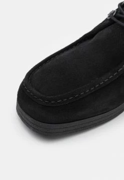 Coupon 🎁 Selected Homme SLHCHRISTOPHER WALLABEE - Chaussures à Lacets - Black 🌟 -Selected Homme Soldes Boutique 116f8e21a66043f7a79c9eaae2307938