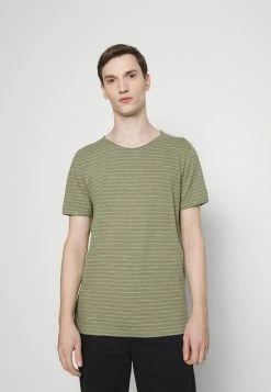 Vente flash 🛒 Selected Homme SLHMORGAN STRIPE O NECK TEE - T-shirt Basique - Deep Lichen Green/egret 🌟
