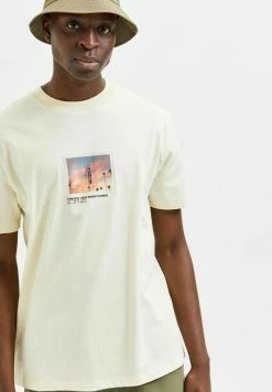 Grosses soldes ✔️ Selected Homme SLHRELAXDENTON - T-shirt Imprimé - Lemon Icing 🤩 -Selected Homme Soldes Boutique 2632523eac1b4d2a85280806f7105e50