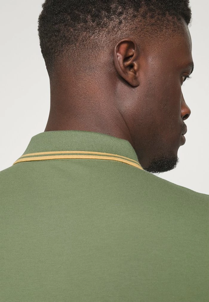 Offres ⭐ Selected Homme SLHAZE SPORT - Polo - Olivine 🤩 4 Offres ⭐ Selected Homme SLHAZE SPORT - Polo - Olivine 🤩 – Image 4