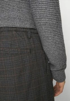 Les meilleures critiques de 🎉 Selected Homme SLHSLIMTAPERED YORK - Chino - Mottled Dark Grey/camel 😉 9 Les meilleures critiques de 🎉 Selected Homme SLHSLIMTAPERED YORK - Chino - Mottled Dark Grey/camel 😉 -Selected Homme Soldes Boutique 2ebd639d1a4440988871b5c787cb1859