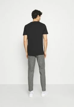 Meilleur prix ✔️ Selected Homme SLHNORMAN SS O-NECK S NOOS - T-shirt Basique - Black 🥰 -Selected Homme Soldes Boutique 362399e3615744dda41f8b50a64ff703