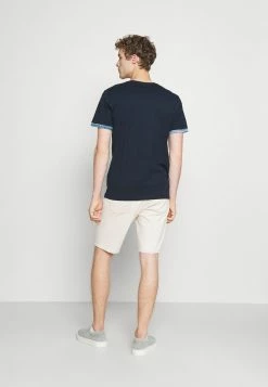 Remise 😍 Selected Homme SLHREGADAO O NECK TEE - T-shirt Imprimé - Navy Blazer ✨ -Selected Homme Soldes Boutique 37a2f780dfda4ec387cf42254fe9d305