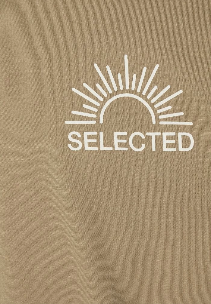 Coupon 😍 Selected Homme SLHRELAXEDMILO ONECK TEE - T-shirt Imprimé - Kelp 💯 7 Coupon 😍 Selected Homme SLHRELAXEDMILO ONECK TEE - T-shirt Imprimé - Kelp 💯 – Image 7