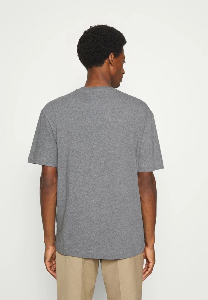 Promo 👍 Selected Homme SLHLOOSEGILMAN O NECK TEE - T-shirt Basique - Medium Grey Melange 🛒 3 Promo 👍 Selected Homme SLHLOOSEGILMAN O NECK TEE - T-shirt Basique - Medium Grey Melange 🛒 – Image 3