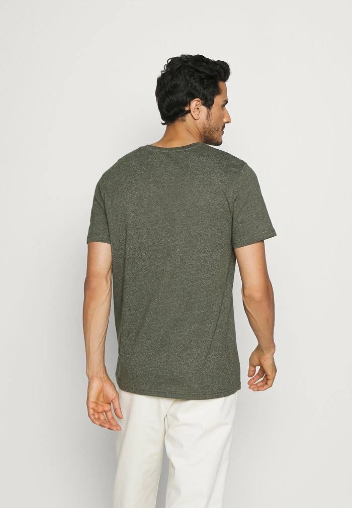 Meilleur prix 🔔 Selected Homme SLHDECKER O NECK TEE - T-shirt Basique - Forest Night 🤩 3 Meilleur prix 🔔 Selected Homme SLHDECKER O NECK TEE - T-shirt Basique - Forest Night 🤩 – Image 3