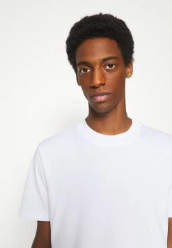 Acheter 🎉 Selected Homme SLHRELAXCOLMAN O NECK - T-shirt Basique - Bright White 🥰 10 Acheter 🎉 Selected Homme SLHRELAXCOLMAN O NECK - T-shirt Basique - Bright White 🥰 -Selected Homme Soldes Boutique 5aa6d4578f884a649573c5eab8c219a7