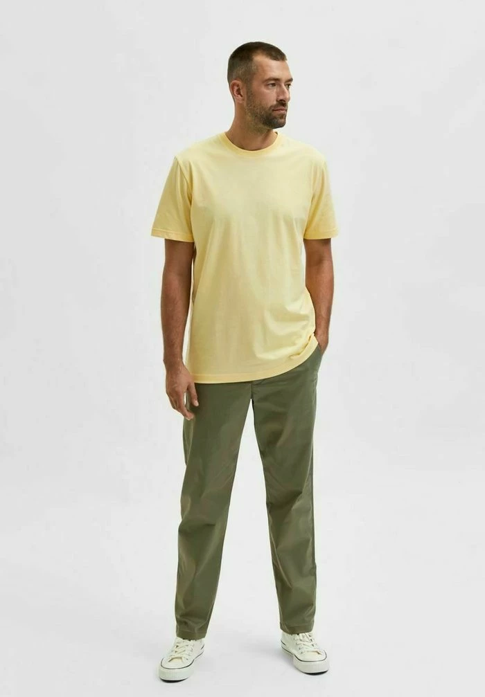 Meilleure vente 🔥 Selected Homme SLHNORMAN SS O-NECK S NOOS - T-shirt Basique - Sunlight 🌟 2 Meilleure vente 🔥 Selected Homme SLHNORMAN SS O-NECK S NOOS - T-shirt Basique - Sunlight 🌟 – Image 2