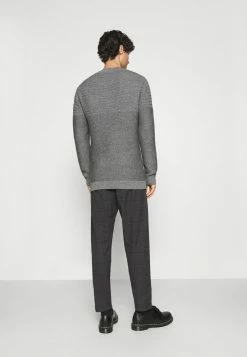 Les meilleures critiques de 🎉 Selected Homme SLHSLIMTAPERED YORK - Chino - Mottled Dark Grey/camel 😉 7 Les meilleures critiques de 🎉 Selected Homme SLHSLIMTAPERED YORK - Chino - Mottled Dark Grey/camel 😉 -Selected Homme Soldes Boutique 5f89aa4a688546a987548603f5ca0662