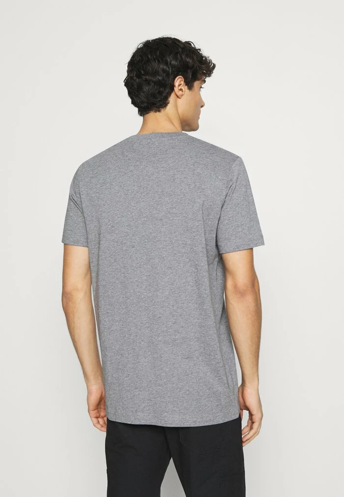Les meilleures critiques de 🥰 Selected Homme SLHNORMAN SS O-NECK S NOOS - T-shirt Basique - Medium Grey Melange 🎉 3 Les meilleures critiques de 🥰 Selected Homme SLHNORMAN SS O-NECK S NOOS - T-shirt Basique - Medium Grey Melange 🎉 – Image 3