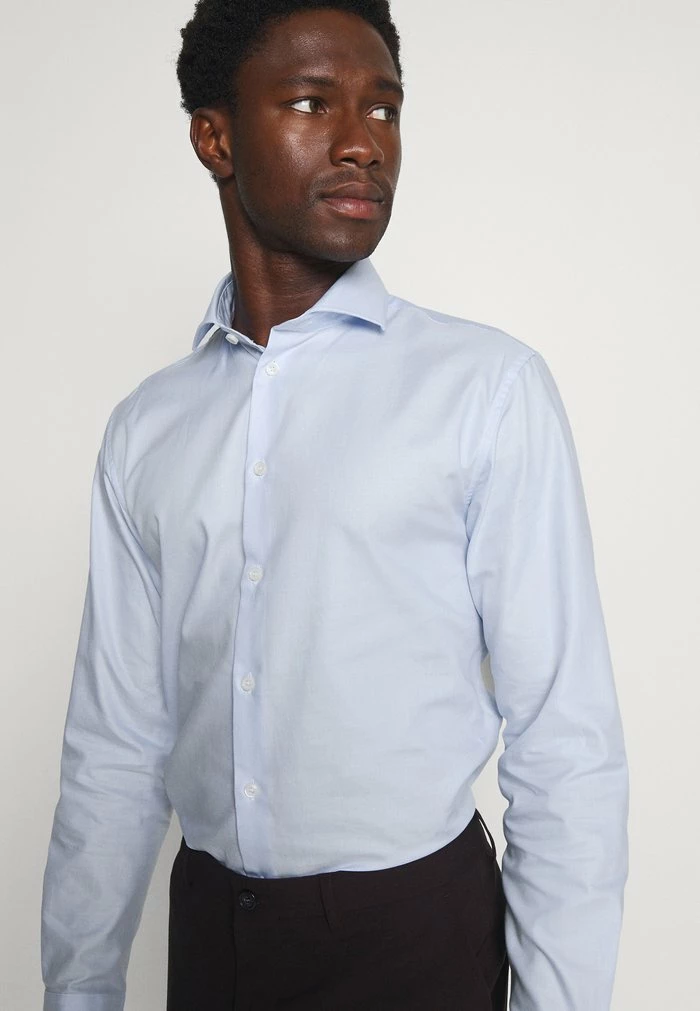 Grosses soldes 🎁 Selected Homme SLHSLIMETHAN CUT AWAY - Chemise Classique - Light Blue 👏 4 Grosses soldes 🎁 Selected Homme SLHSLIMETHAN CUT AWAY - Chemise Classique - Light Blue 👏 – Image 4