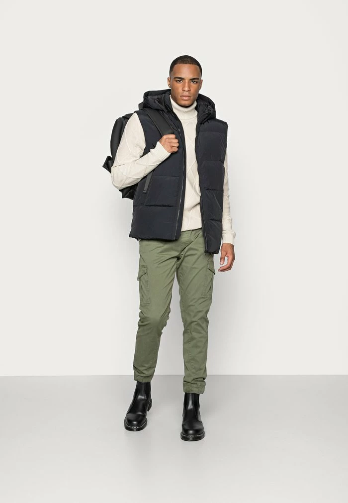 Tout neuf ✔️ Selected Homme SLHTYRION REDOWN VEST - Veste Sans Manches - Black 😉 2 Tout neuf ✔️ Selected Homme SLHTYRION REDOWN VEST - Veste Sans Manches - Black 😉 – Image 2