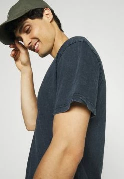 De gros 🛒 Selected Homme SLHRELAXHERB O NECK TEE - T-shirt Basique - Sky Captain 🛒 -Selected Homme Soldes Boutique 7fca1319b49e435299bf3b46eb55eb55