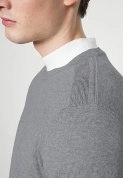 Grosses soldes 😉 Selected Homme SLHBERG CREW NECK - Pullover - Medium Grey Melange ✨ -Selected Homme Soldes Boutique 810083c22b70444f9e75a29bfbdeba4d