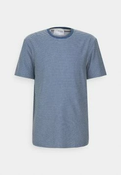 Meilleure affaire 👍 Selected Homme SLHRELAXTRISTAN STRIPE O NECK - T-shirt Imprimé - Federal Blue/egret 🎉 -Selected Homme Soldes Boutique 85b96f19cb3b4aa381371cbabddb2240