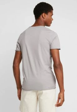 Les meilleures critiques de 😍 Selected Homme SLHNEWMERCE O-NECK TEE - T-shirt Basique - Frost Gray 🧨 -Selected Homme Soldes Boutique 8b96d918c2274d07a81d8c9fd00bbc61