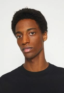 Grosses soldes 🛒 Selected Homme SLHRELAXCOLMAN O NECK - T-shirt Basique - Black 💯 -Selected Homme Soldes Boutique 8e8ec743b6e24e72b769e86f16d32b2a