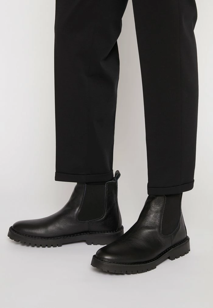 Budget 🛒 Selected Homme SLHRICKY CHELSEA BOOT - Bottines - Black 🛒 1 Budget 🛒 Selected Homme SLHRICKY CHELSEA BOOT - Bottines - Black 🛒