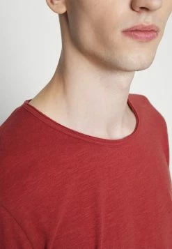 Sortie 🔥 Selected Homme SLHMORGAN O NECK TEE - T-shirt Basique - Cowhide 😍 -Selected Homme Soldes Boutique 9d0c0dedbcb94505b5472fe6e35f90a3