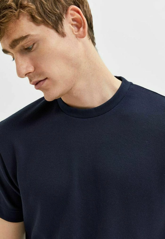 Acheter 🌟 Selected Homme T-shirt Basique - Sky Captain 👏 4 Acheter 🌟 Selected Homme T-shirt Basique - Sky Captain 👏 – Image 4