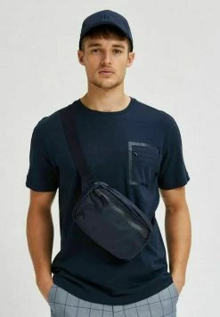 Meilleur prix 🛒 Selected Homme INTERLOCK - T-shirt Imprimé - Navy Blazer 👍 -Selected Homme Soldes Boutique a6a97a6bb75249518fb1834e39f68305