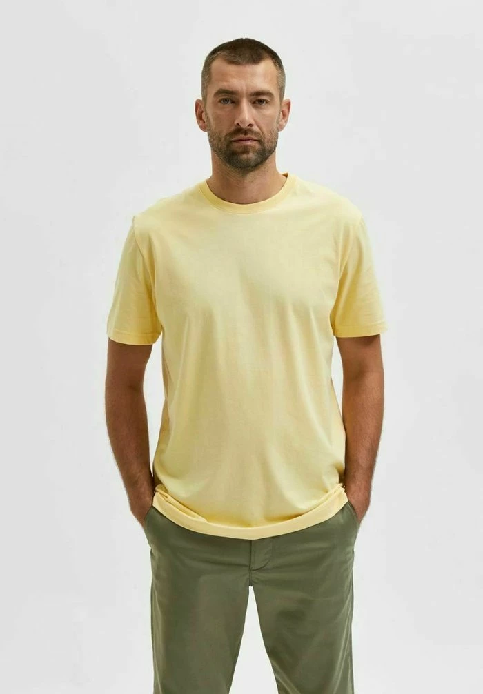 Meilleure vente 🔥 Selected Homme SLHNORMAN SS O-NECK S NOOS - T-shirt Basique - Sunlight 🌟 1 Meilleure vente 🔥 Selected Homme SLHNORMAN SS O-NECK S NOOS - T-shirt Basique - Sunlight 🌟