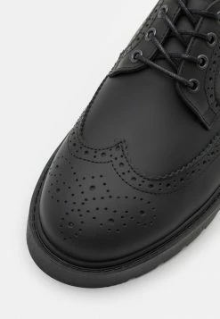 Grosses soldes 😉 Selected Homme SLHTIM BROGUE 👟 SHOE CLEAN - Derbies - Black 👍 -Selected Homme Soldes Boutique c0f776cb44ac4a2ab61f86ad9f97077d