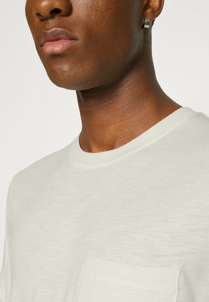 Sortie 💯 Selected Homme ROCKFORD TEE - T-shirt Basique - Egret 😉 5 Sortie 💯 Selected Homme ROCKFORD TEE - T-shirt Basique - Egret 😉 – Image 5