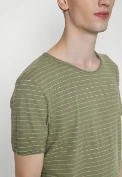 Vente flash 🛒 Selected Homme SLHMORGAN STRIPE O NECK TEE - T-shirt Basique - Deep Lichen Green/egret 🌟 -Selected Homme Soldes Boutique d75e40dc2e9f461c900c6b5f7fde9284