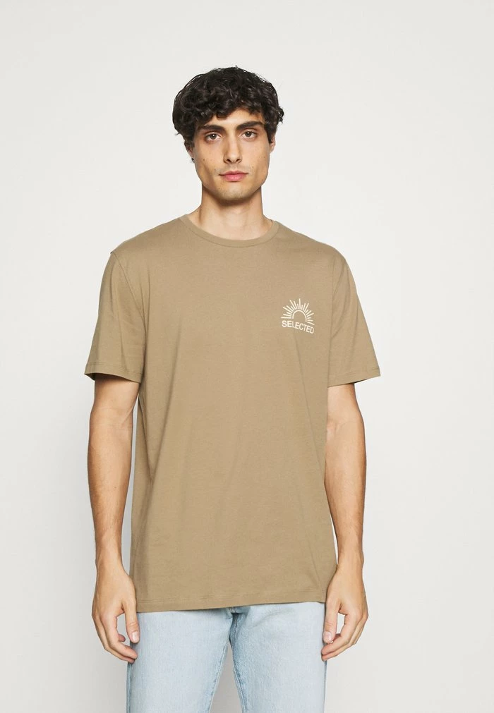 Coupon 😍 Selected Homme SLHRELAXEDMILO ONECK TEE - T-shirt Imprimé - Kelp 💯 3 Coupon 😍 Selected Homme SLHRELAXEDMILO ONECK TEE - T-shirt Imprimé - Kelp 💯 – Image 3