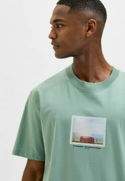 Sortie 🔔 Selected Homme SLHRELAXDENTON - T-shirt Imprimé - Granite Green 😍 -Selected Homme Soldes Boutique ddf1ed584c894a2ca3198eae1e24cc44