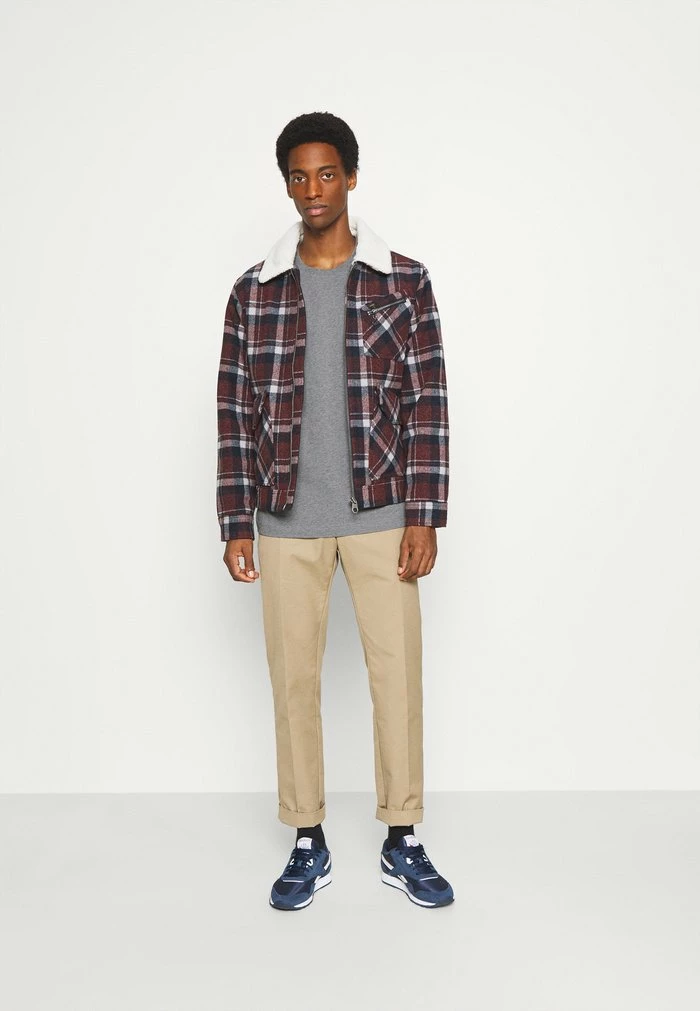 Promo 👍 Selected Homme SLHLOOSEGILMAN O NECK TEE - T-shirt Basique - Medium Grey Melange 🛒 2 Promo 👍 Selected Homme SLHLOOSEGILMAN O NECK TEE - T-shirt Basique - Medium Grey Melange 🛒 – Image 2