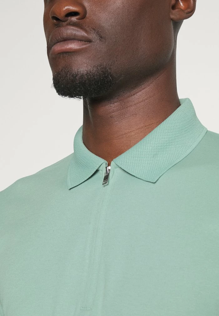 Budget ✔️ Selected Homme SLHFAVE ZIP - Polo - Granite Green 💯 7 Budget ✔️ Selected Homme SLHFAVE ZIP - Polo - Granite Green 💯 – Image 7